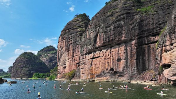 鹰潭龙虎山“体育+旅游”盛宴 燃爆旅游市场新热度(图2)